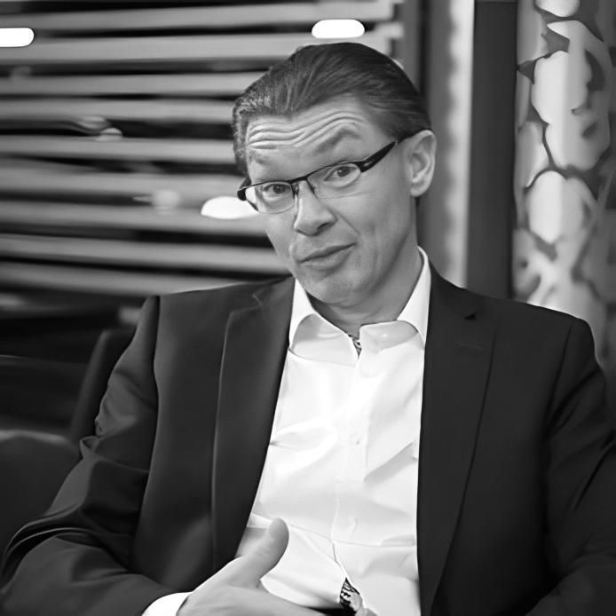 Gilbert Toullier, Accompagnant de dirigeants, Mentor, Conférencier, Auteur | Entrevue - Dans la jungle des affaires